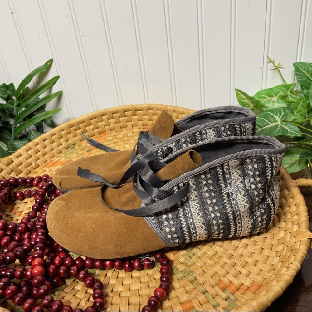 OTZ Bottine Lace Ankle Booties Latte Yucatán Suede